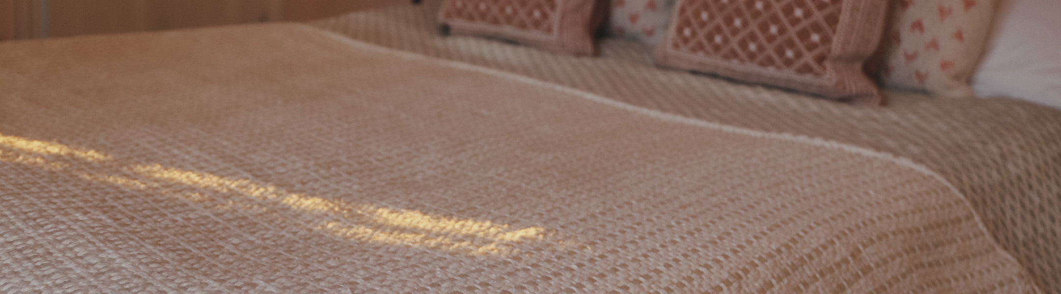 Neutral Throws & Blankets
