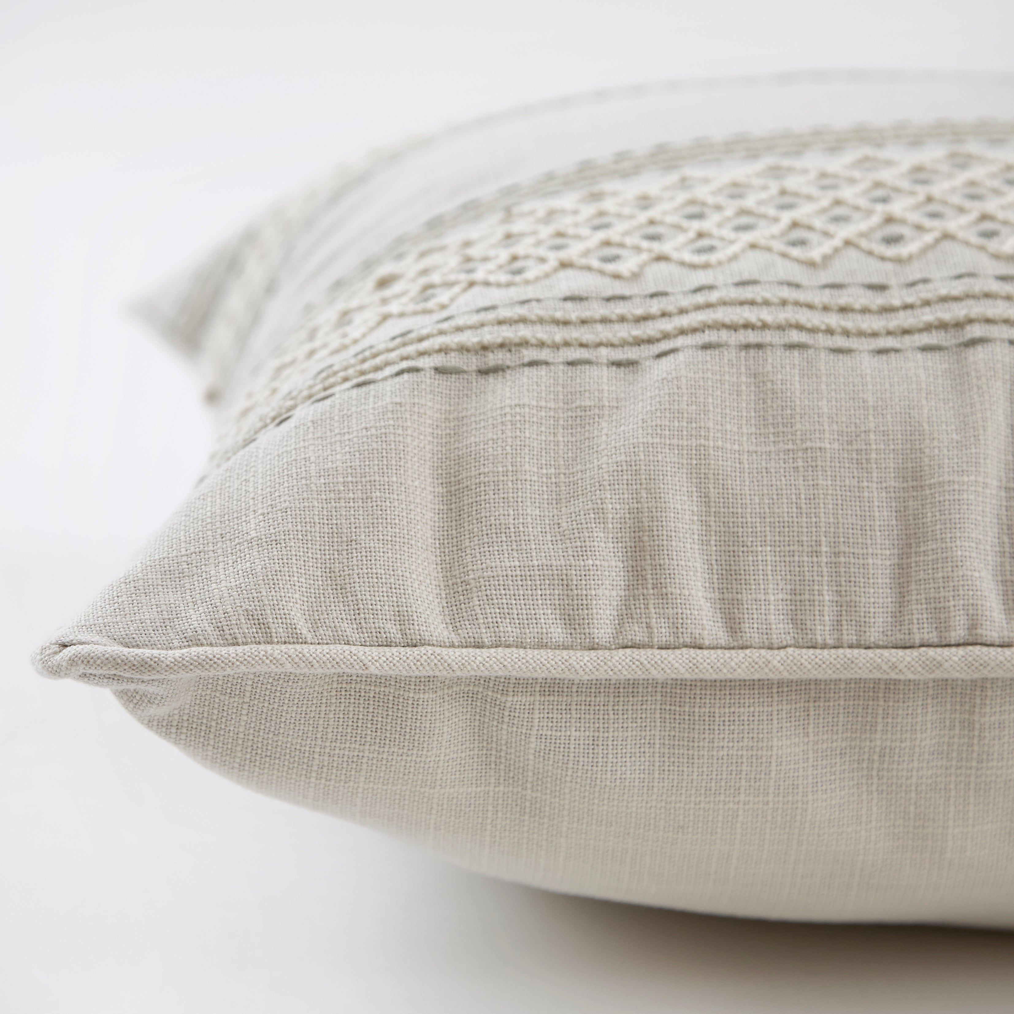 Jasmin Natural Cushion