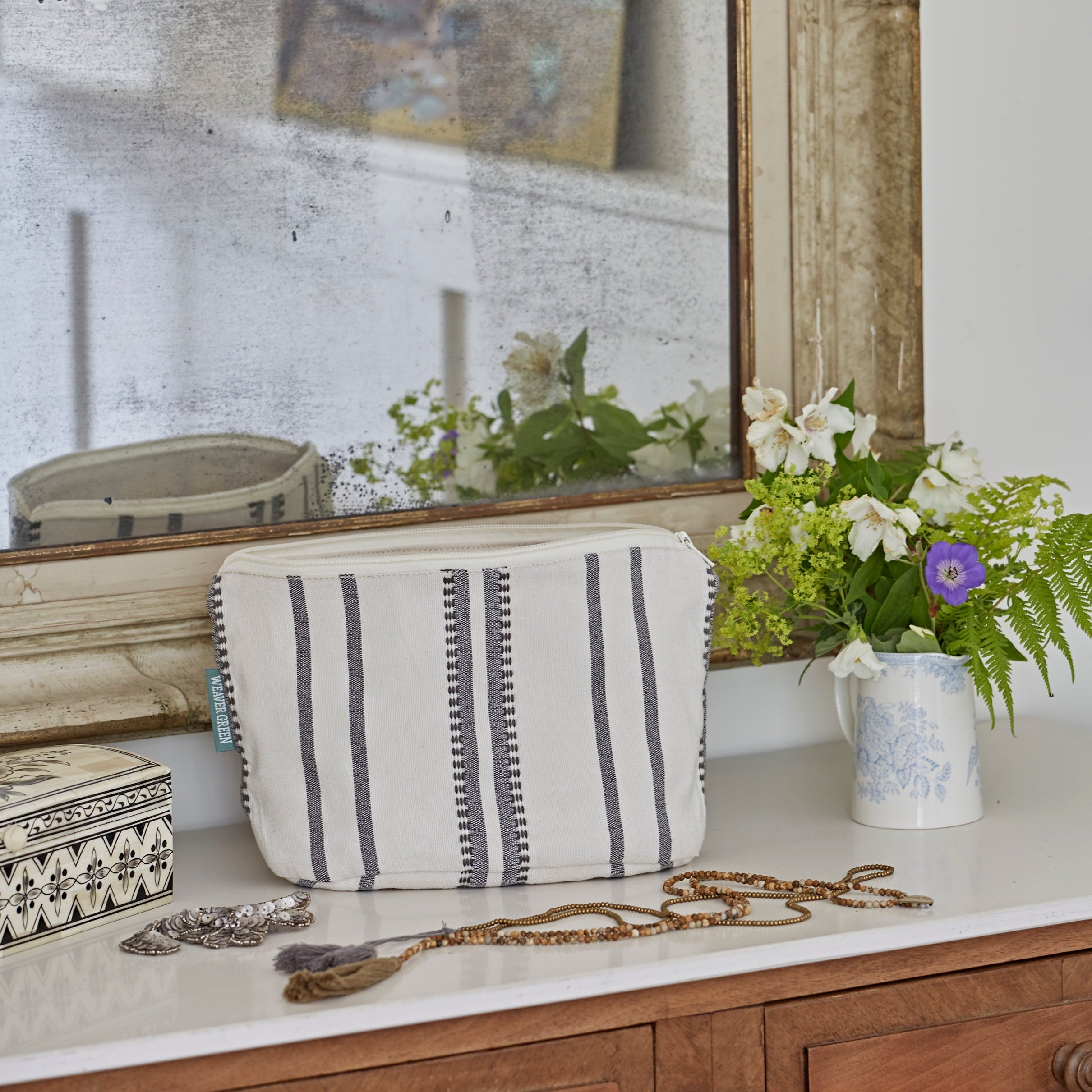 Las Salinas Black Washbag