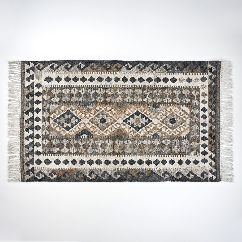 monochrome geometric kilim rug