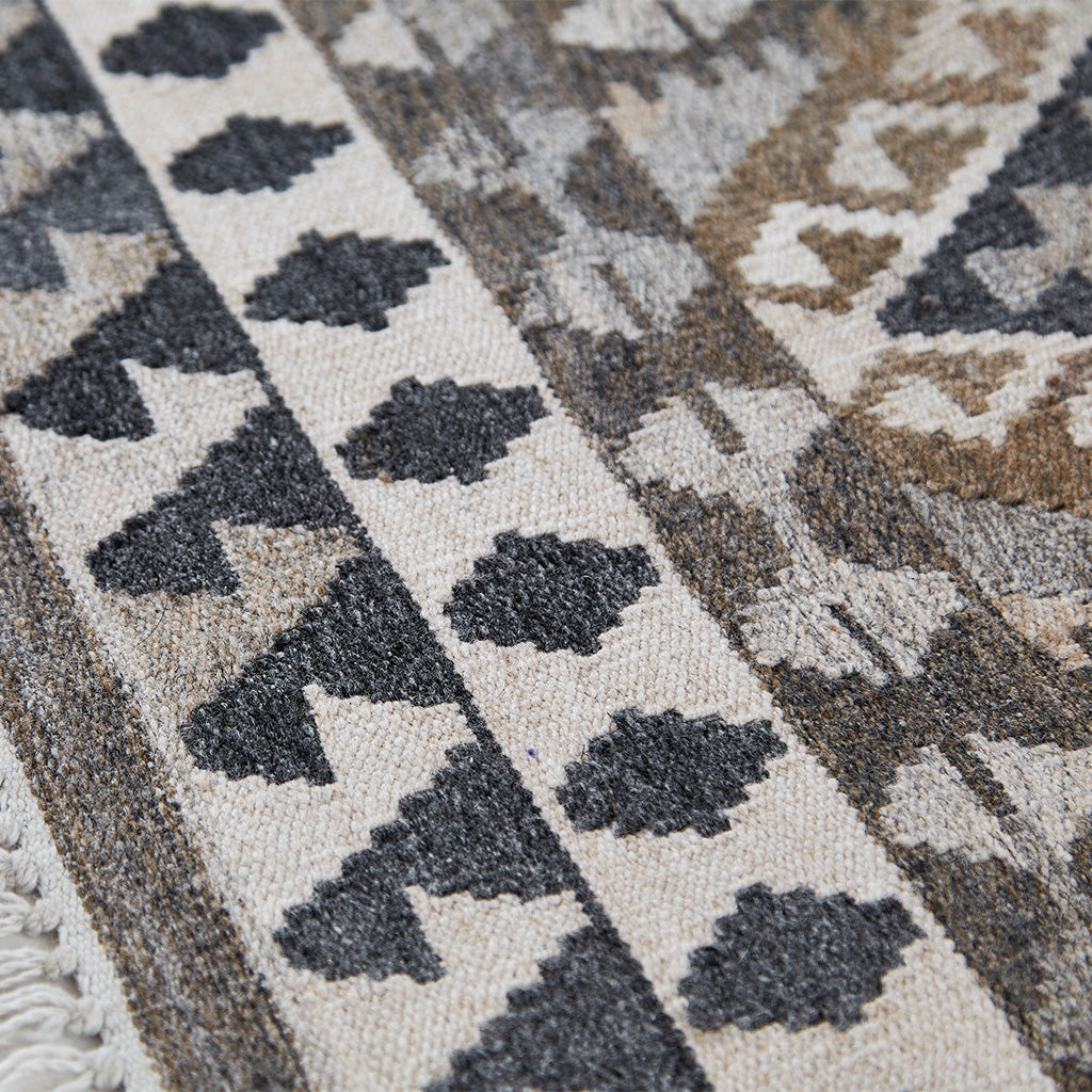 monochrome geometric kilim rug