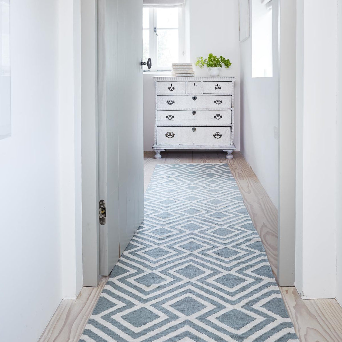 Dove Grey Iris Runner Rug - 800cm x 70cm