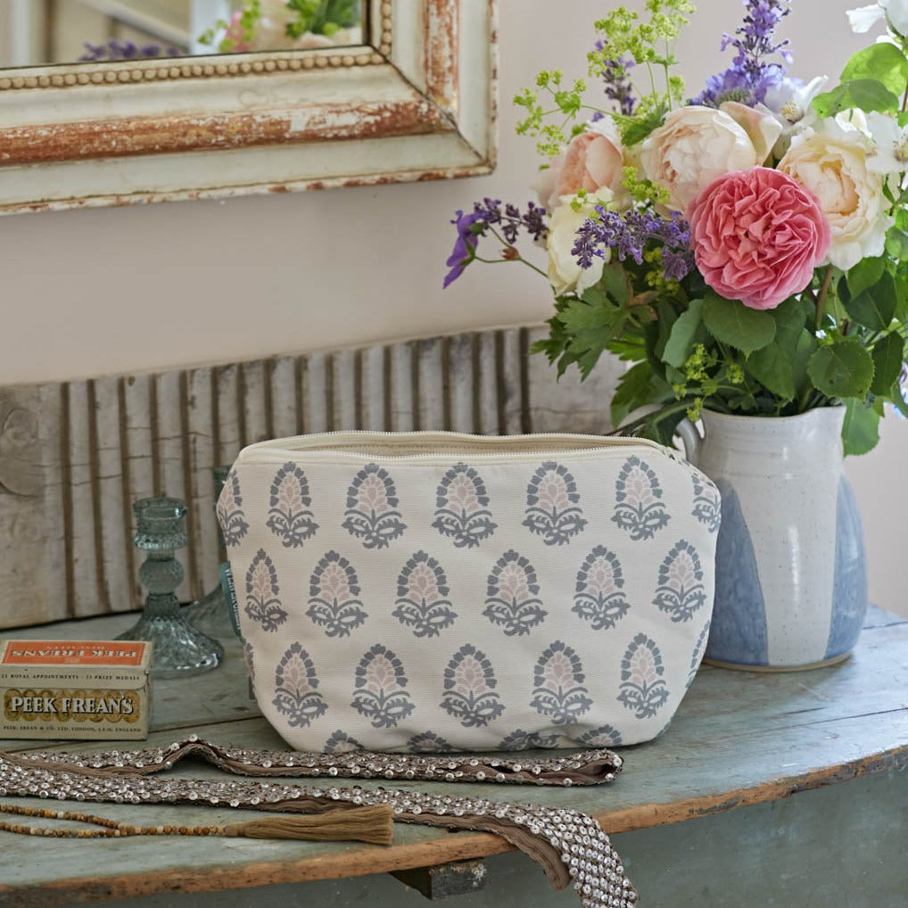 Jaipur Acorn Dove Grey Washbag