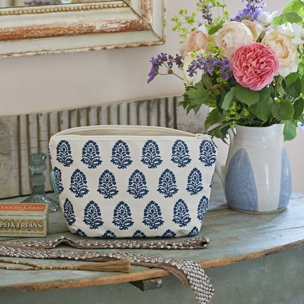 Jaipur Acorn Navy Washbag