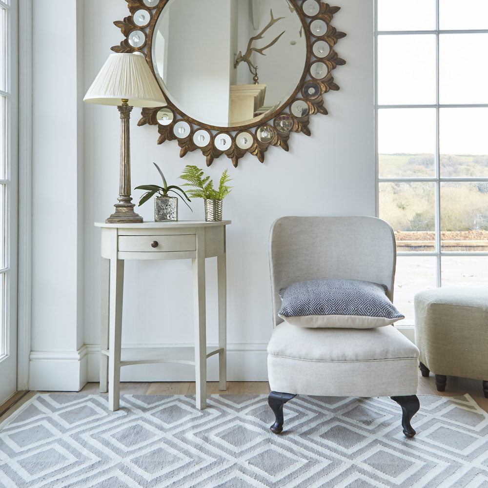 Iris Chinchilla Rug with chair