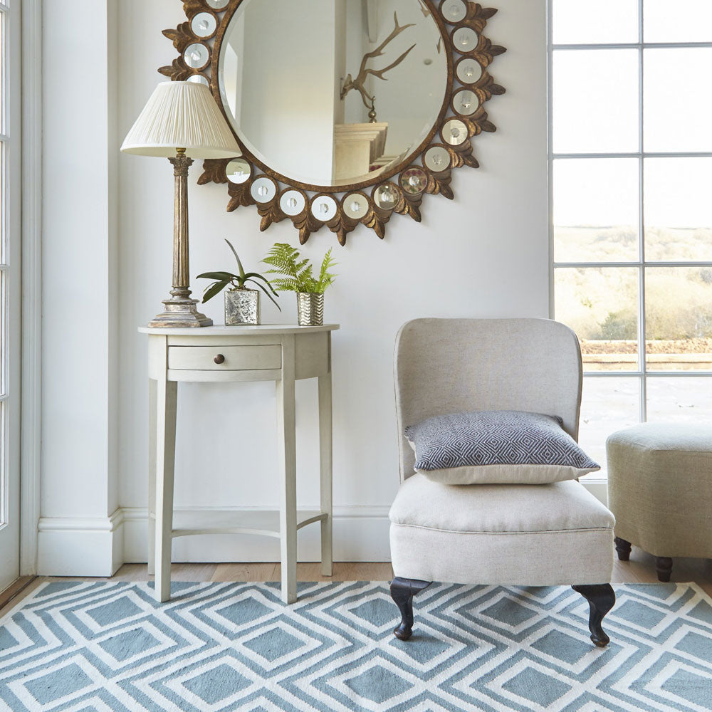 Iris Dove Grey Rug with chair