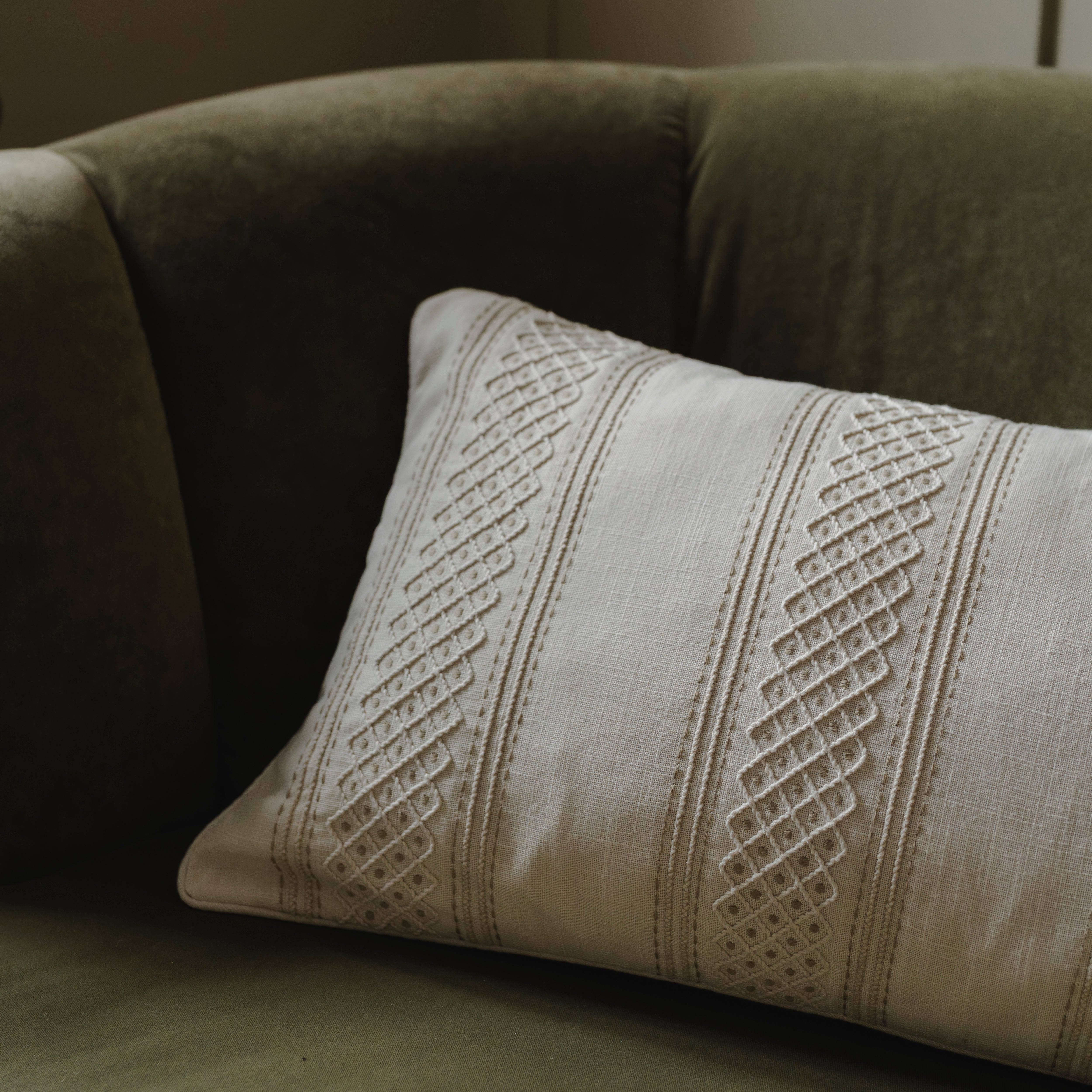 Jasmin Natural Cushion