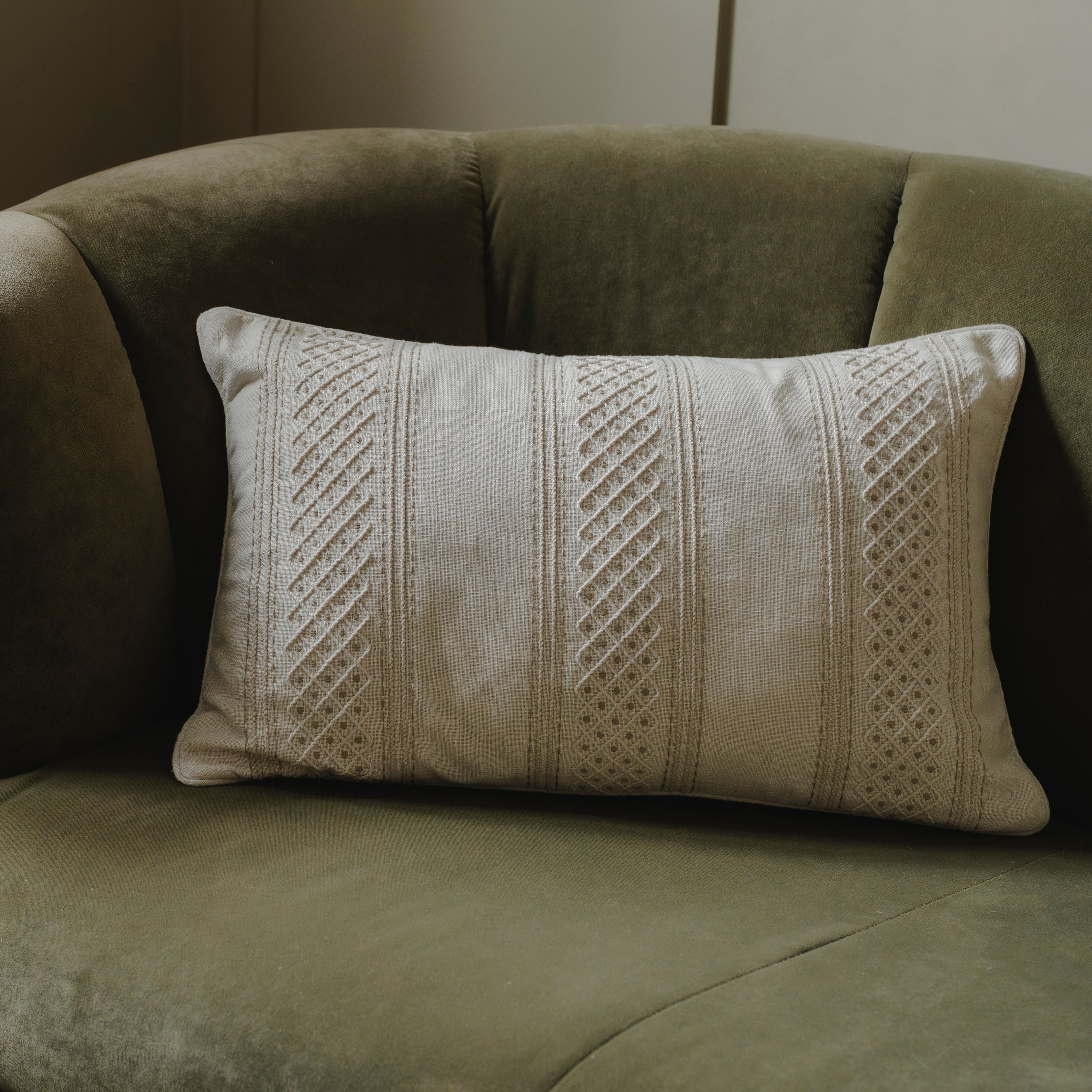 Jasmin Natural Cushion