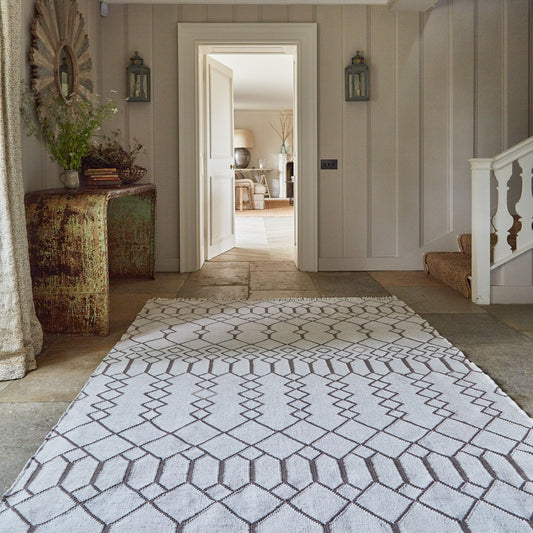 white geometric rug with diamond pattern in hallway