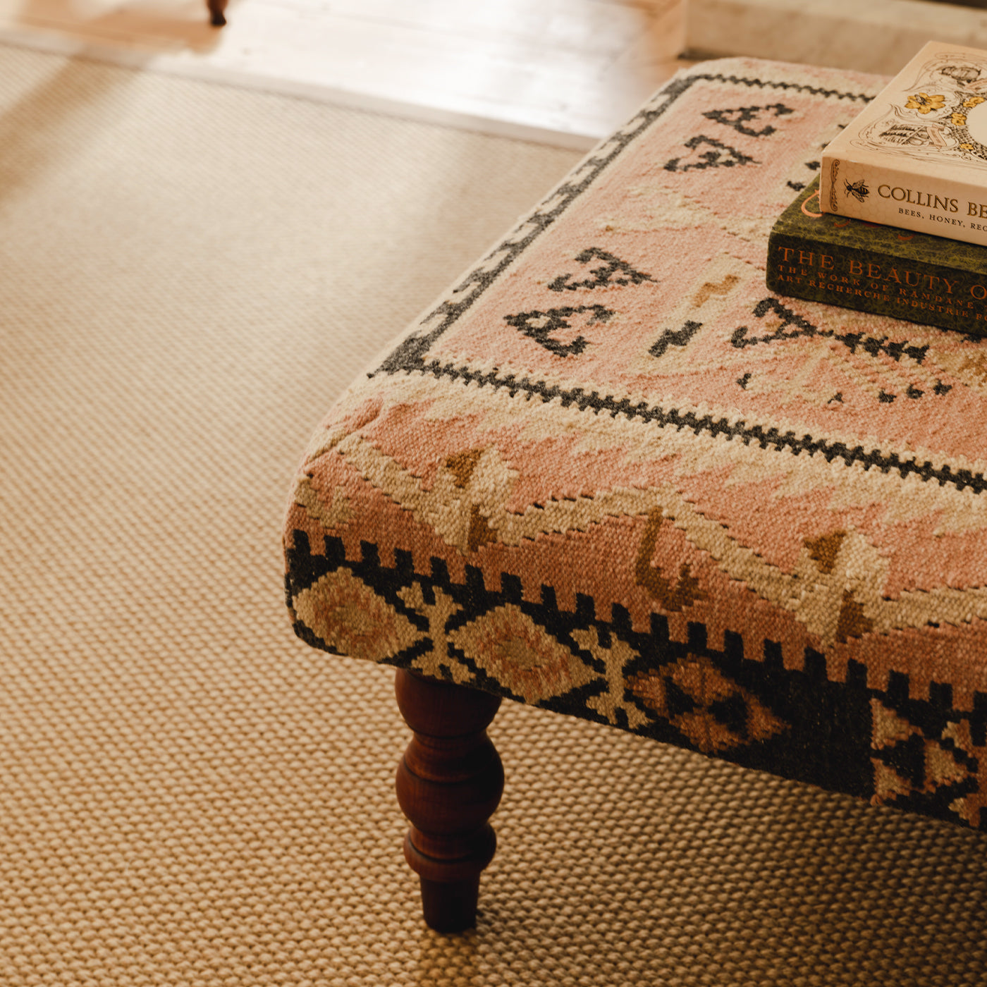 Aster Ottoman