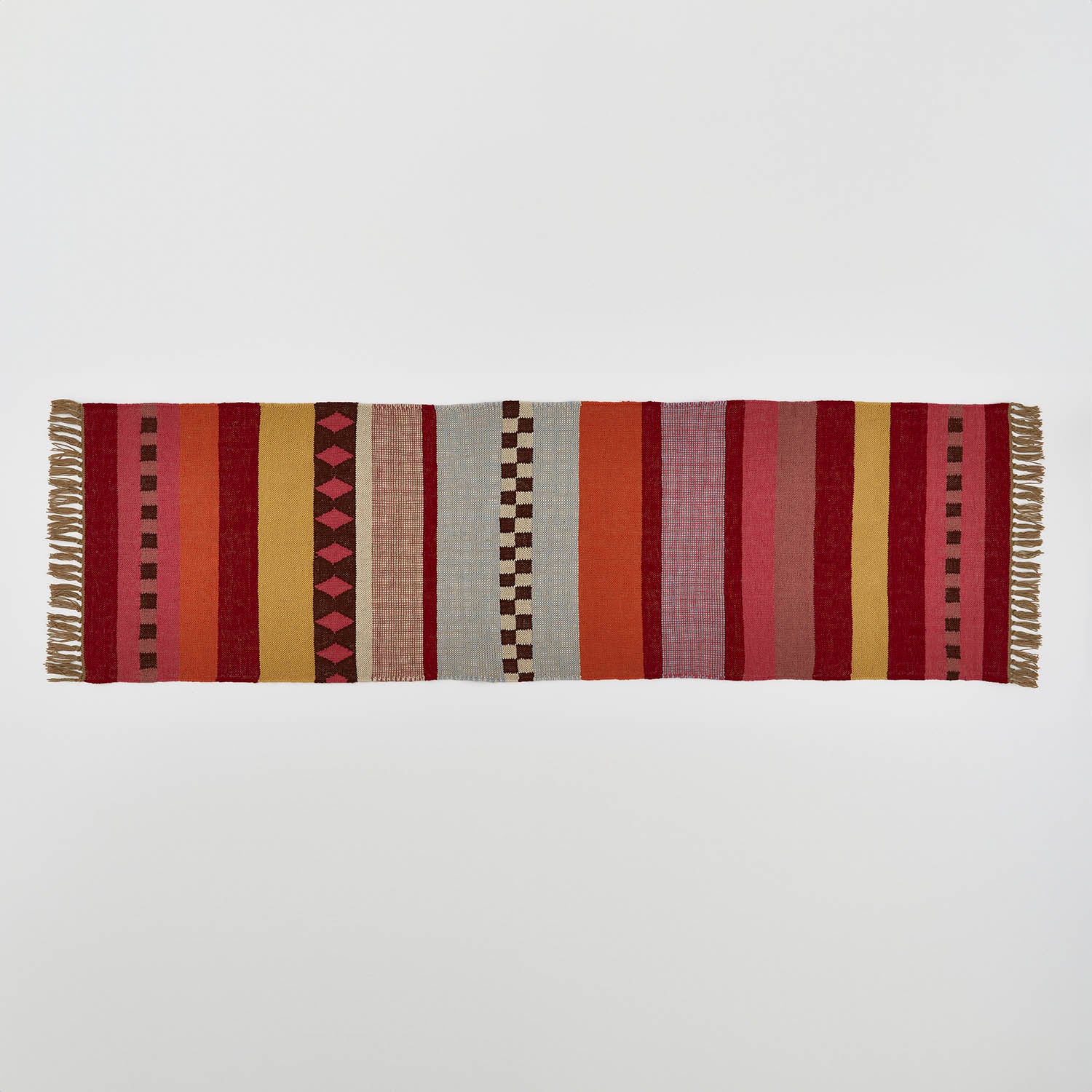 darjeeling rainbow runner cutout 