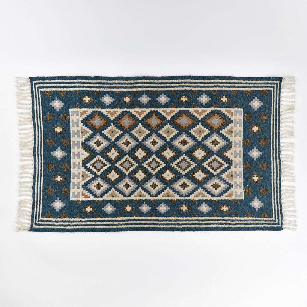 blue diamond geometric rug 