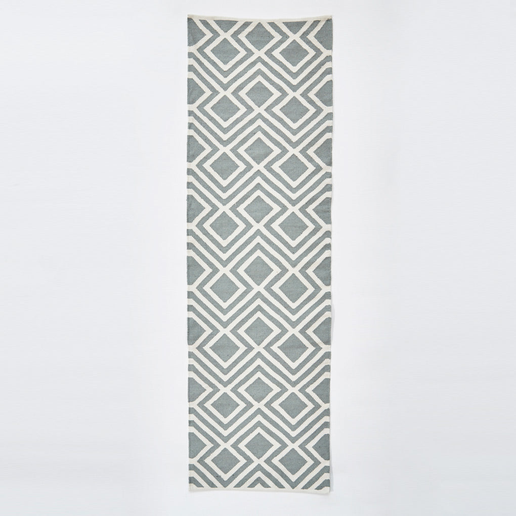 Dove Grey Iris Rug