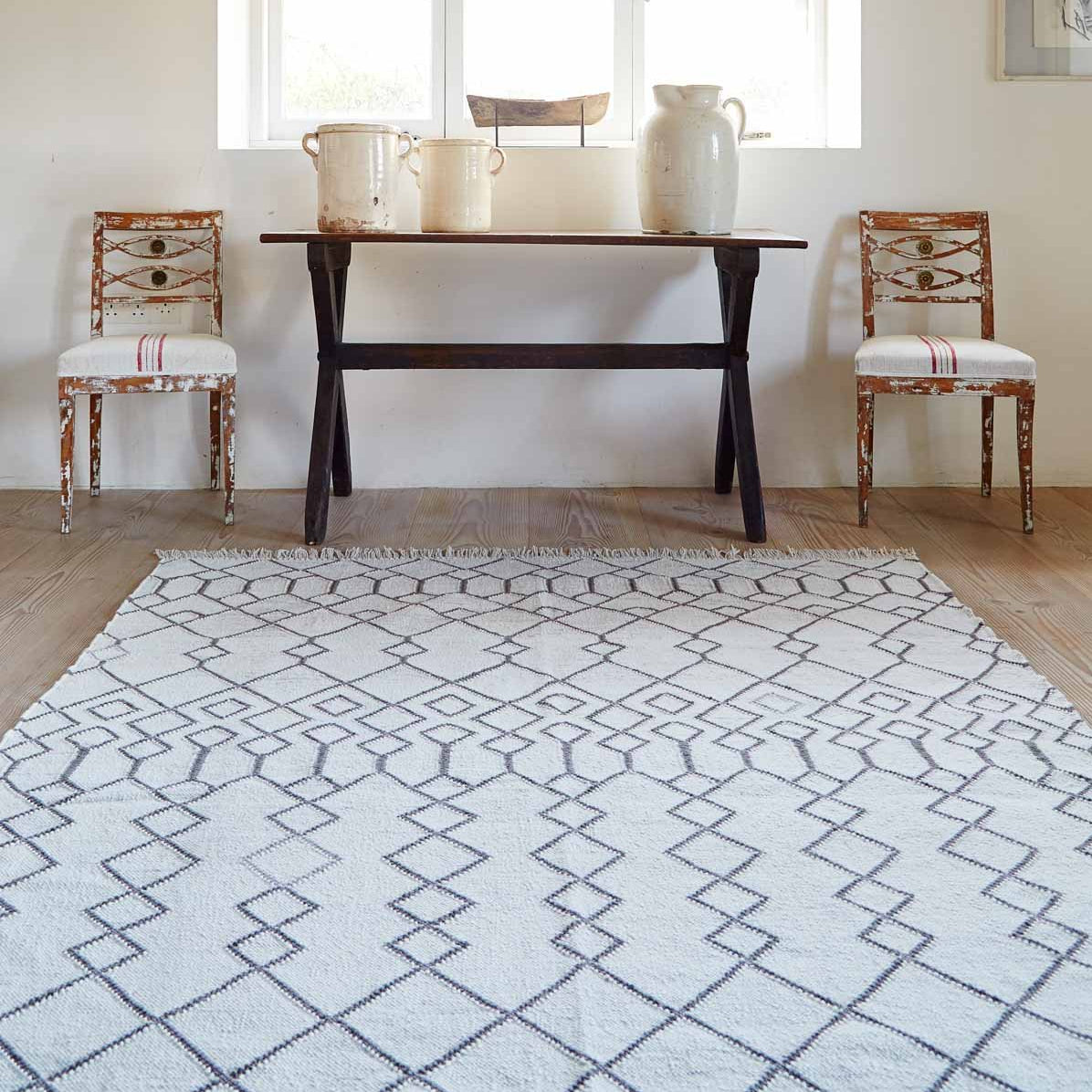 Medina Tangier Rug with table and chairs